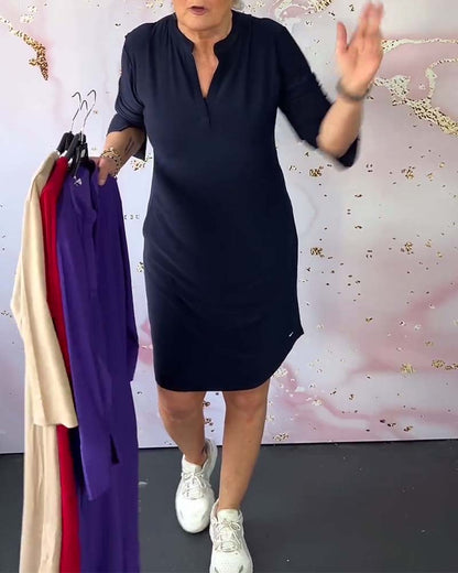 Jannette ! Robe élégante avec col en V