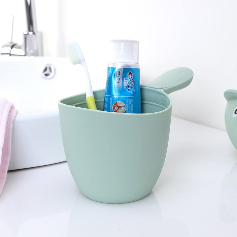 Tasse de shampoing pour le bain de bébé