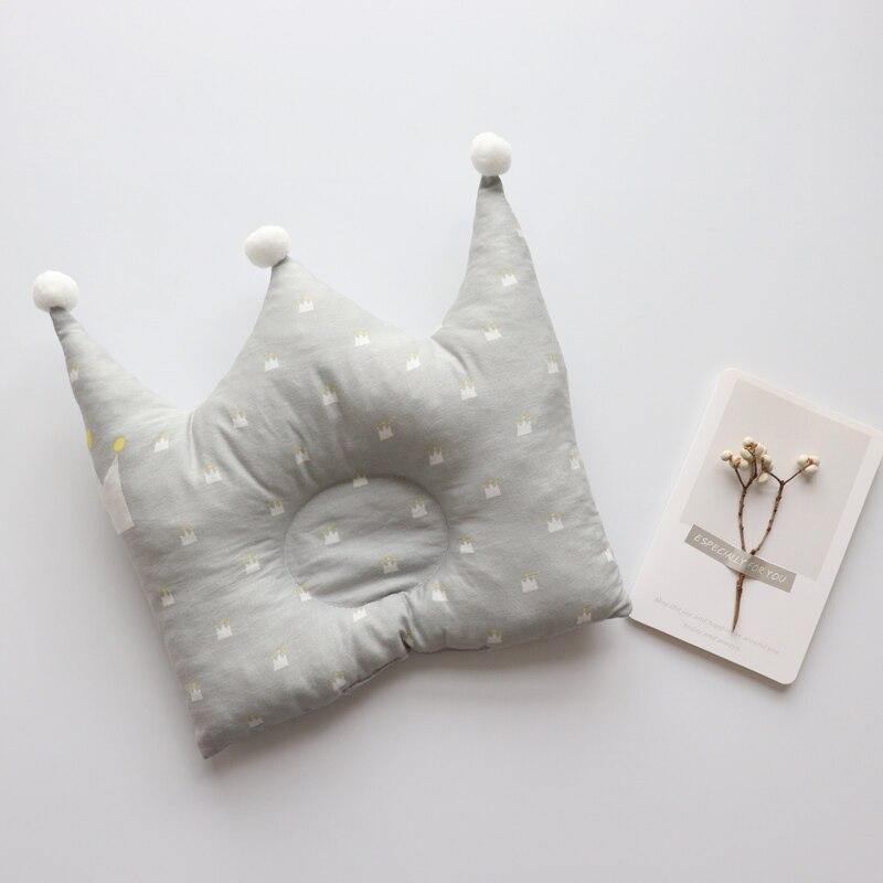 Oreiller pour bébé avec protection de la tête en forme de couronne