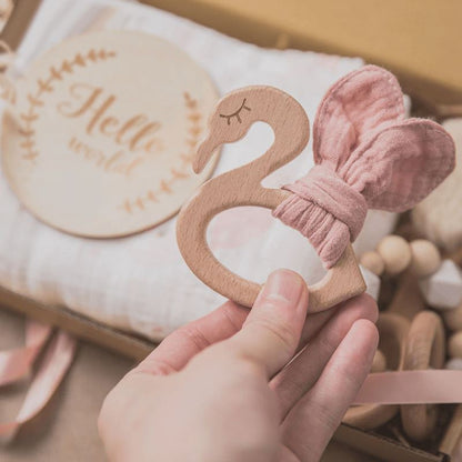 Coffret cadeau de luxe pour bébé avec couverture en coton et hochets en bois 